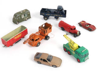 Lot 63 - DIVERS (8)