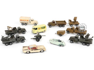 Lot 67 - DIVERS (12)