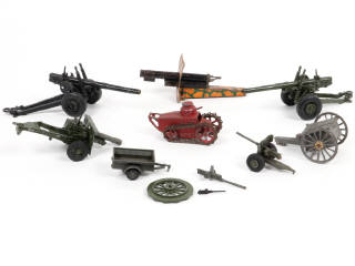 Lot 64 - DIVERS (8)