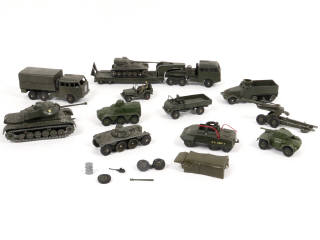 Lot 66 - DIVERS (12)