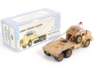 Lot 373 - DINKY TOYS (FRANCE) (1)