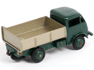 Lot 366 - DINKY TOYS (FRANCE) (1)