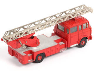 Lot 371 - DINKY TOYS (FRANCE) (1)