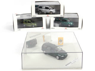 Lot 80 - DIVERS (4)
