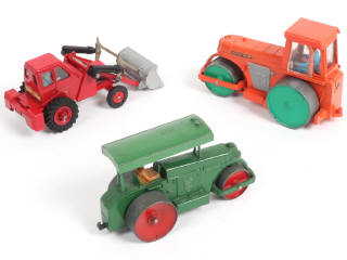 Lot 323 - DINKY TOYS (GB) (3)