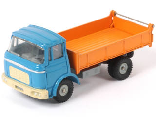 Lot 375 - DINKY TOYS (FRANCE) (1)