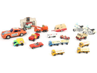 Lot 112 - DIVERS (16)