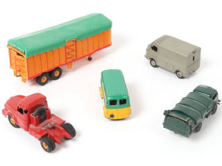 Lot 400 - DINKY TOYS (FRANCE) (4)
