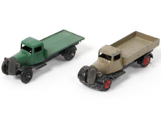 Lot 316 - DINKY TOYS (GB) (2)