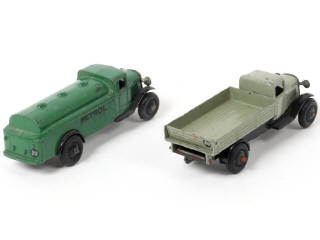 Lot 317 - DINKY TOYS (GB) (2)
