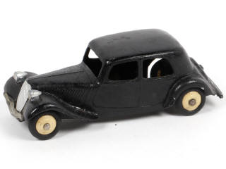 Lot 338 - DINKY TOYS (FRANCE) (1)