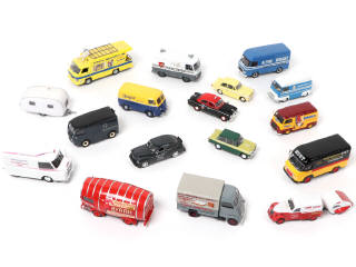 Lot 141 - DIVERS (17)