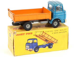Lot 453 - DINKY TOYS (FRANCE) (1)