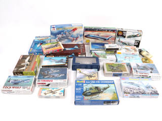 Lot 57 - DIVERS (26)