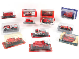 Lot 144 - DIVERS (12)