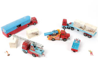 Lot 369 - CORGI TOYS (GB) (5)