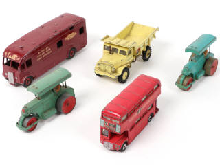 Lot 411 - DINKY TOYS (GB) (5)