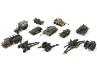 Lot 298 - DIVERS (12)