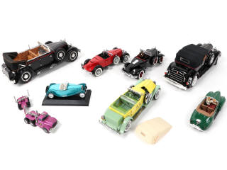 Lot 188 - DIVERS (8)