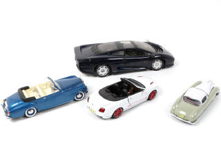 Lot 177 - DIVERS (4)