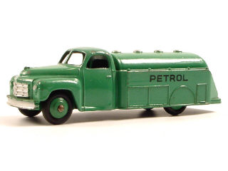 Lot 143 - DINKY TOYS GB (1)