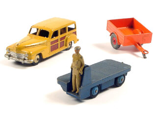 Lot 197 - DINKY TOYS (GB) (3)
