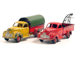 Lot 103 - DINKY TOYS FRANCE (2)