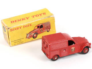Lot 377 - DINKY TOYS (FRANCE) (1)