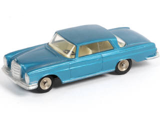 Lot 375 - DINKY TOYS (FRANCE) (1)