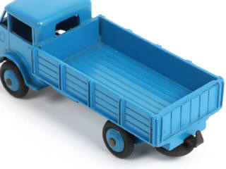 Lot 380 - DINKY TOYS (FRANCE) (1)