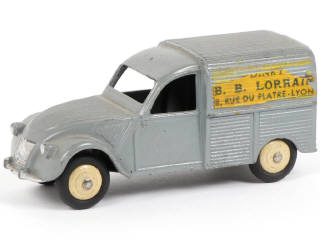 Lot 318 - DINKY TOYS (FRANCE) (1)