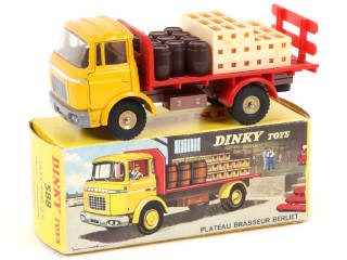 Lot 386 - DINKY TOYS (FRANCE) (1)