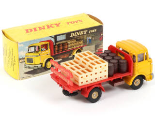 Lot 386 - DINKY TOYS (FRANCE) (1)