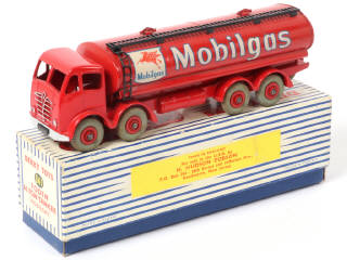 Lot 445 - DINKY TOYS (GB) (1)
