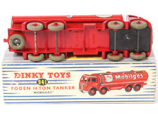 Lot 445 - DINKY TOYS (GB) (1)
