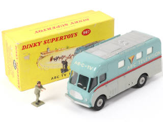 Lot 448 - DINKY TOYS (GB) (1)