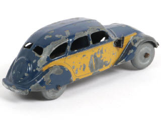 Lot 313 - DINKY TOYS (FRANCE) (1)