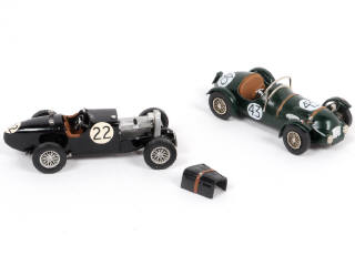 Lot 75 - DIVERS (2)