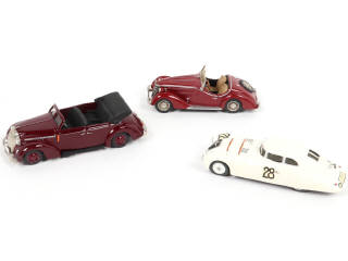 Lot 80 - DIVERS (3)