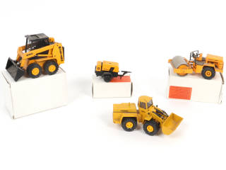 Lot 87 - DIVERS (4)