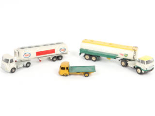 Lot 453 - DINKY TOYS (3)