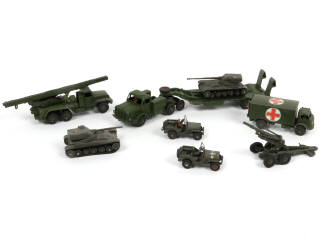 Lot 376 - DINKY TOYS (8)