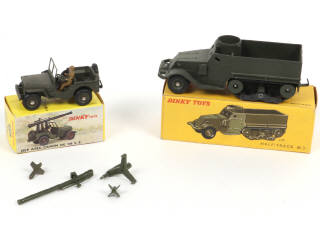 Lot 426 - DINKY TOYS (FRANCE) (2)