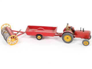 Lot 327 - DINKY TOYS (GB) (3)