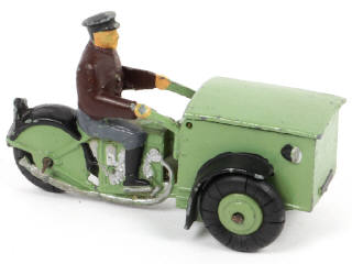 Lot 386 - DINKY TOYS (FRANCE) (1)