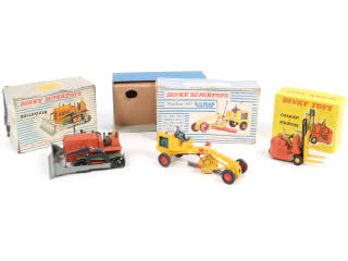 Lot 452 - DINKY TOYS (FRANCE) (3)