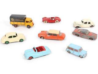 Lot 380 - DINKY TOYS (8)