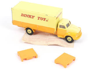 Lot 324 - DINKY TOYS (GB) (1)