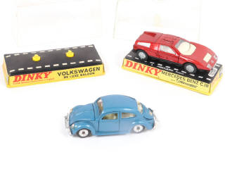 Lot 440 - DINKY TOYS (GB) (2)