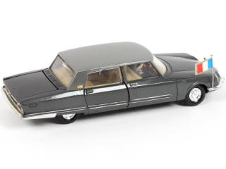 Lot 412 - DINKY TOYS (FRANCE) (1)